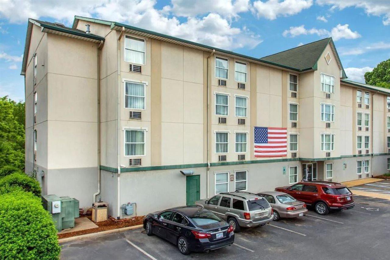 Rodeway Inn & Suites Near Outlet Mall - Asheville Zewnętrze zdjęcie