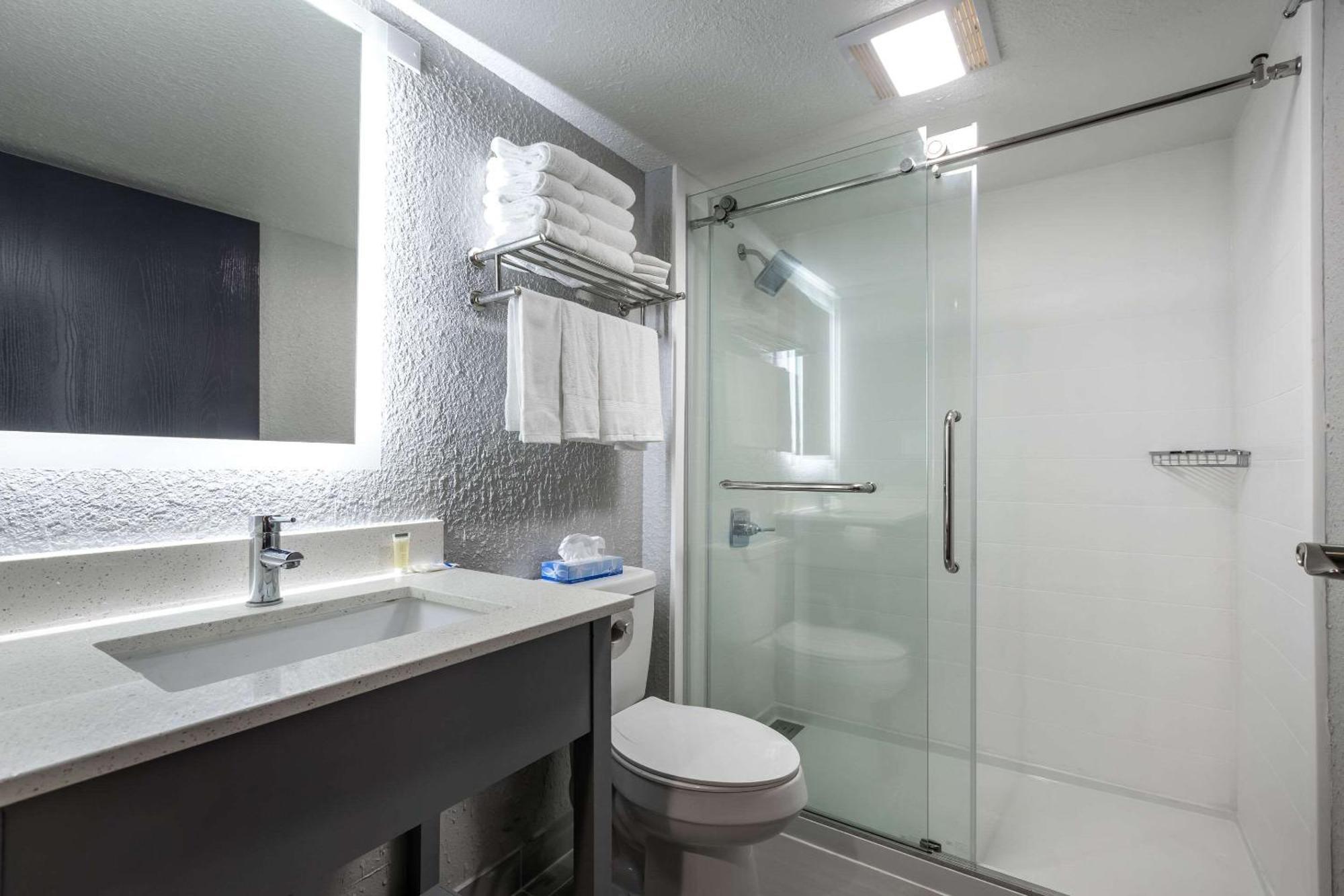 Rodeway Inn & Suites Near Outlet Mall - Asheville Zewnętrze zdjęcie