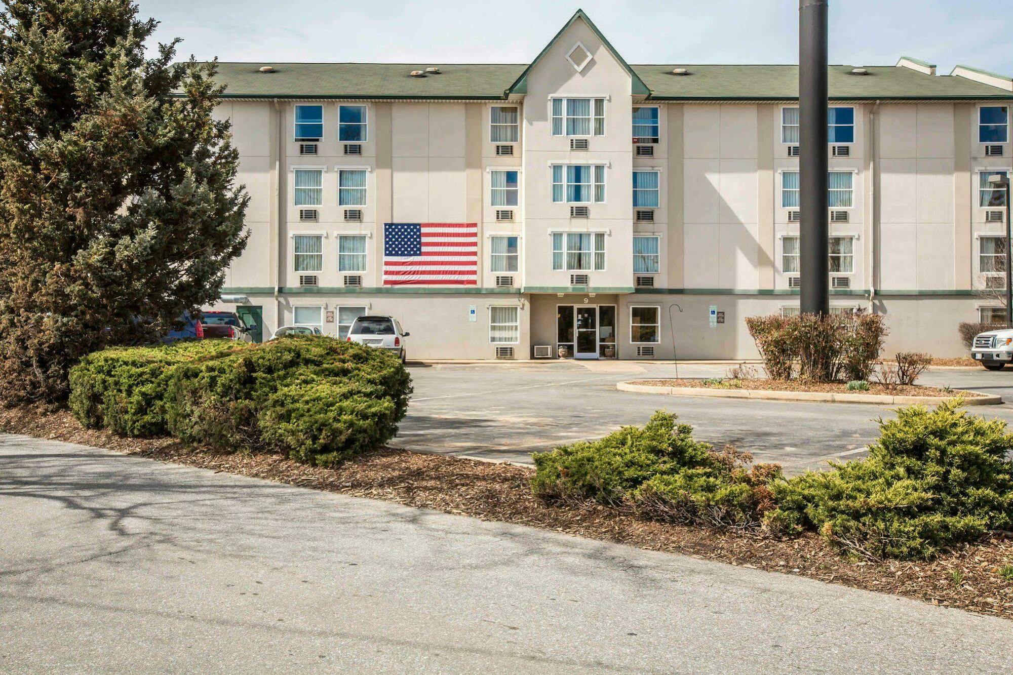 Rodeway Inn & Suites Near Outlet Mall - Asheville Zewnętrze zdjęcie