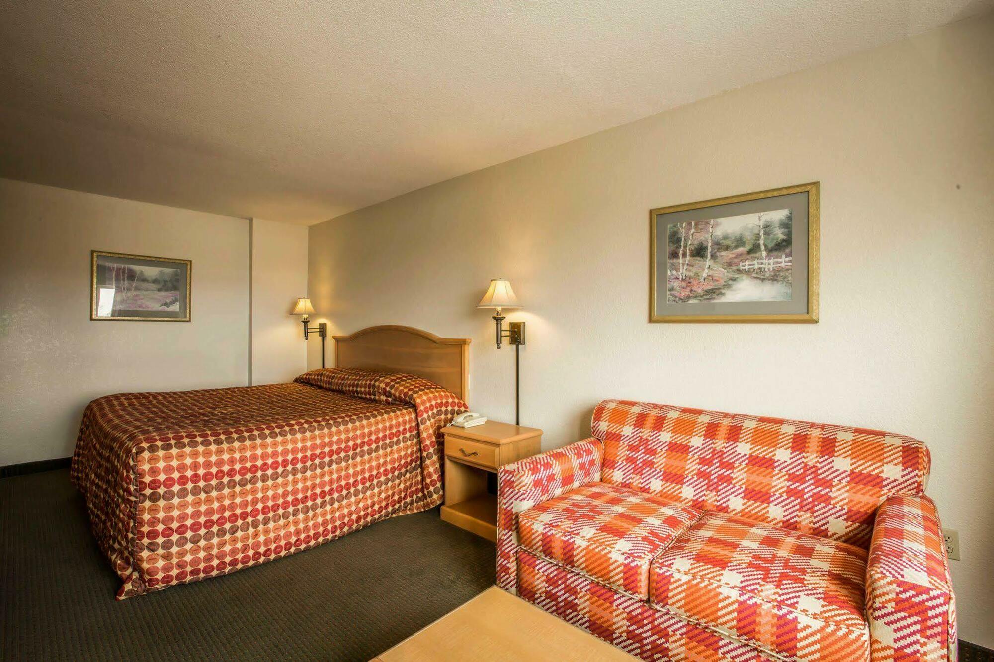 Rodeway Inn & Suites Near Outlet Mall - Asheville Zewnętrze zdjęcie